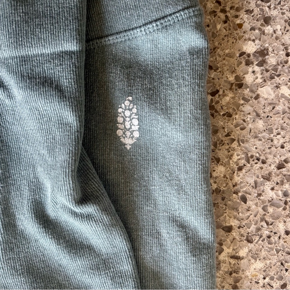 FP Movement l Go To Leggings l Size: Medium/Large - Picture 12 of 16